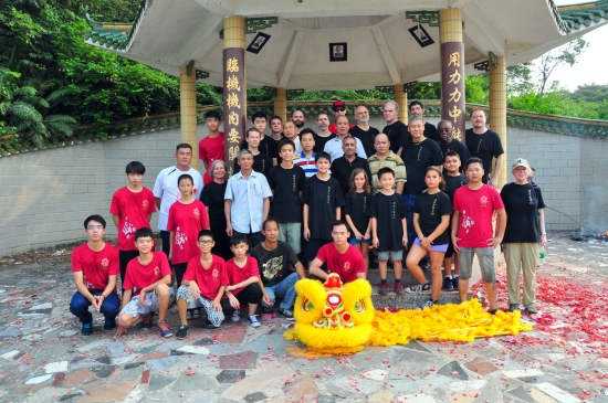 Group picture at Jow Ga 5 Tigers shrine